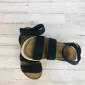 Black strap platform espadrille